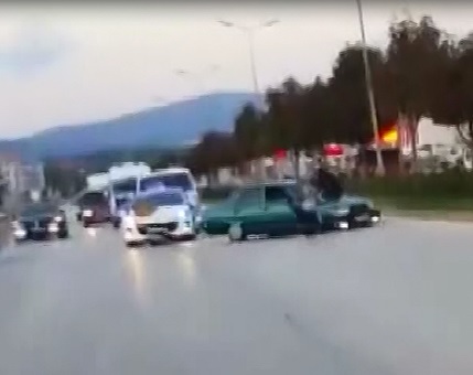 Gelin arabasından bahşiş kazaya neden oldu