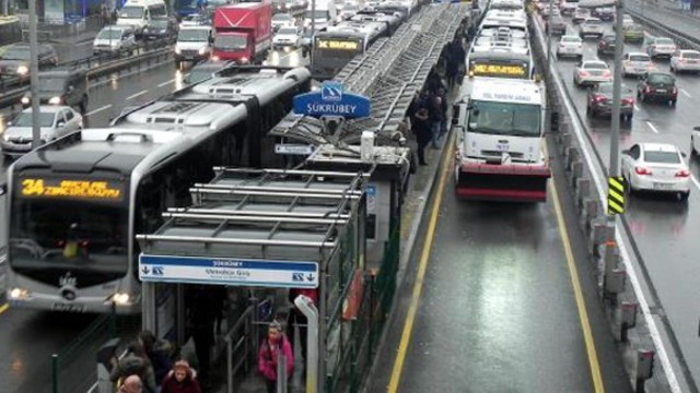 Metrobüs kazasında 5 kişi yaralandı