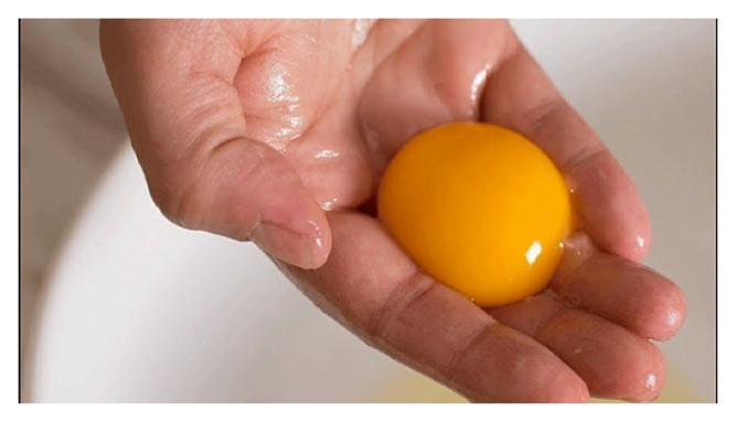 Tek Bir Yumurta Sarısı Sizi 10 Yaş Gençleştirecek.