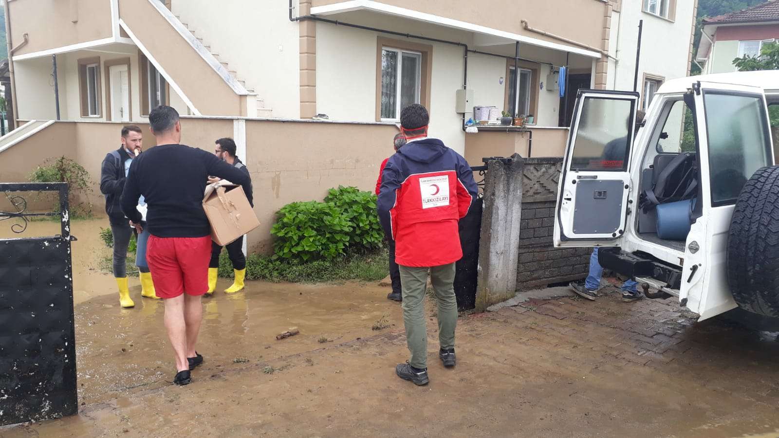 Kızılaydan selzedelere hijyen kiti