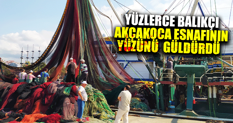 Balıkçı Barınağına Gelen Balıkçı Tekneleri Ağlarını Onardılar