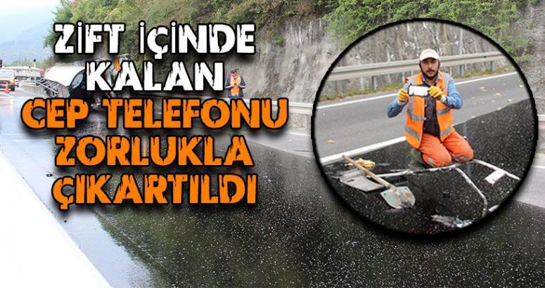 Zift İçinde Kalan Cep Telefonu Zorlukla Çıkartıldı