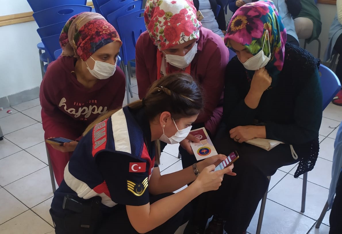 Kadınlara KADES anlatıldı