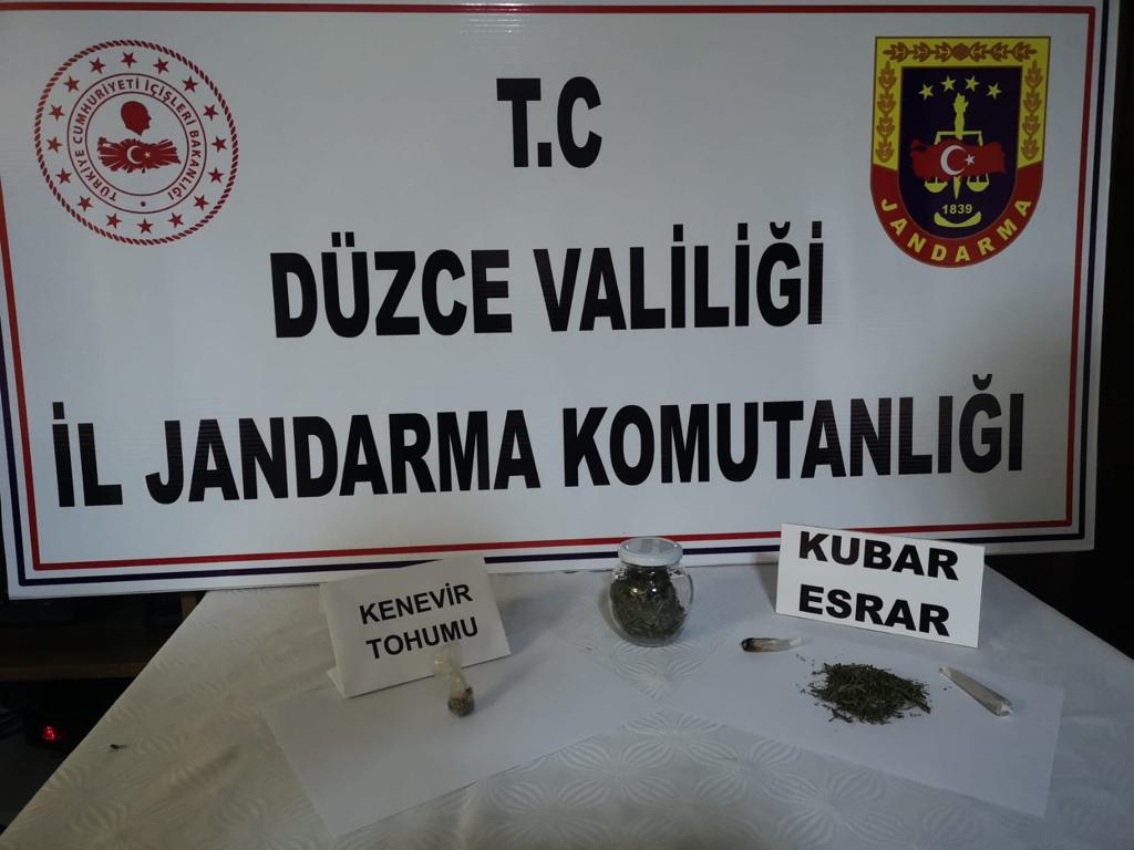 28 gram esrar 2 gram tohumu ele geçirildi