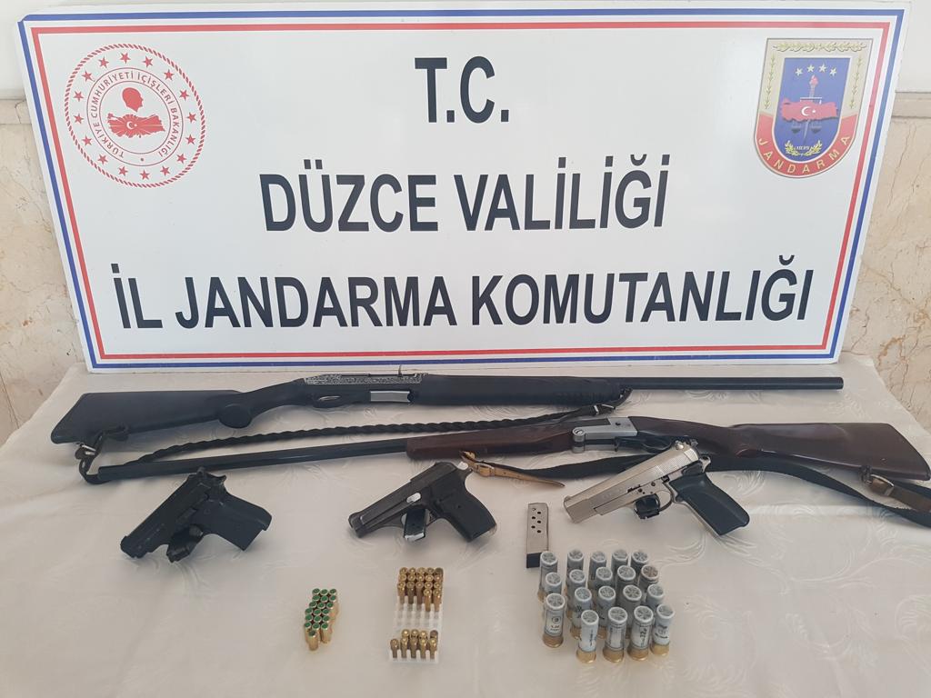 Ruhsatsız tabanca ve tüfek yakalandı