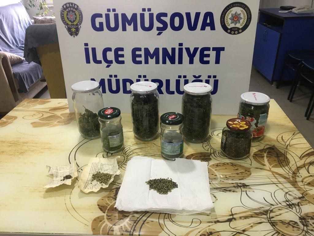 Kavanoz kavanoz uyuşturucu yakalandı