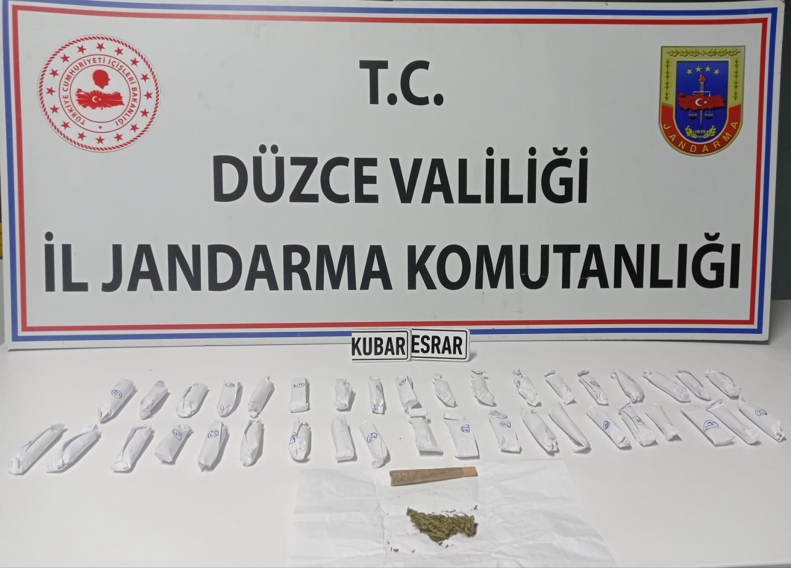 Jandarma ekipleri uyuşturucuya geçit vermiyor