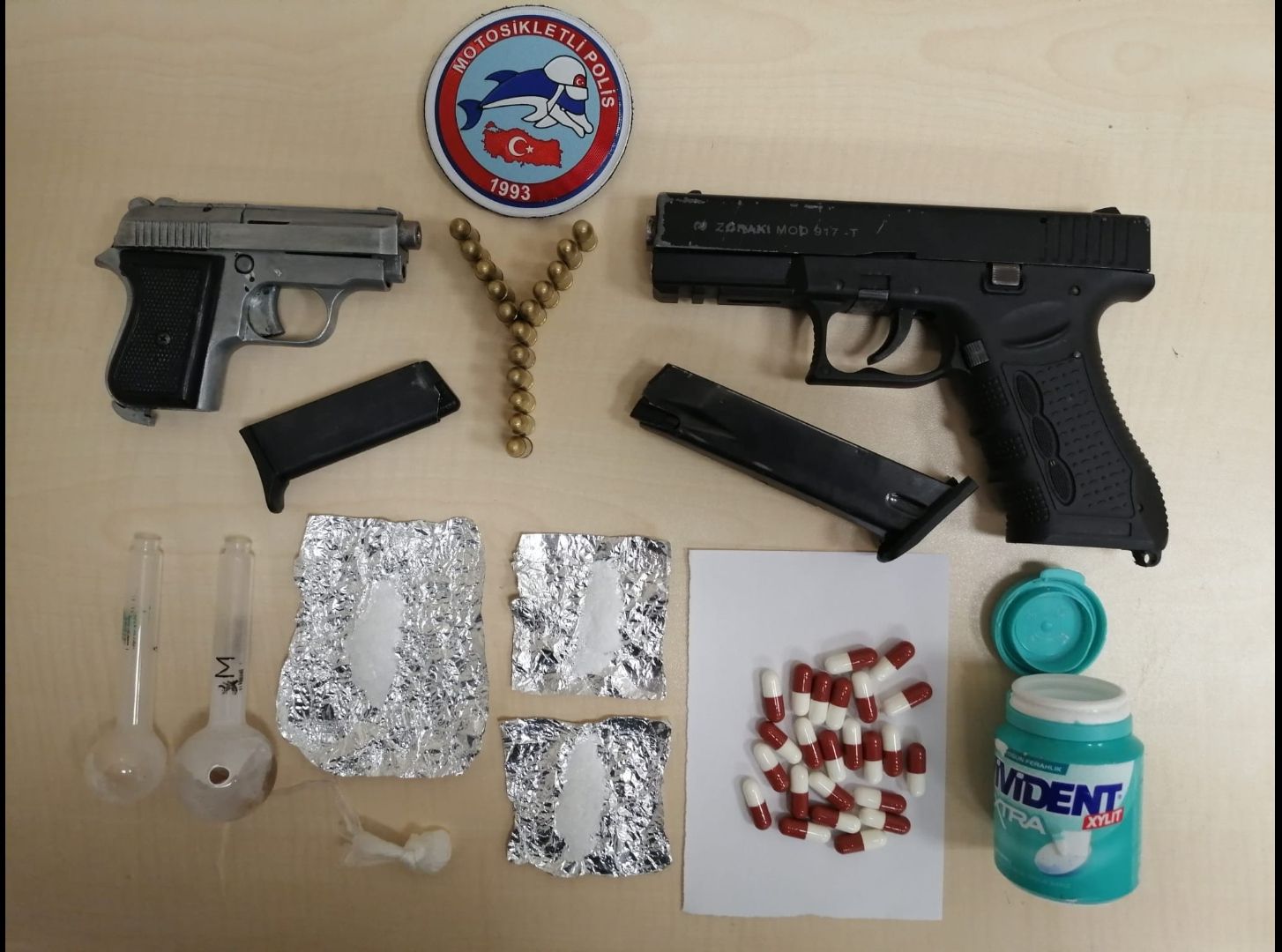 Şüphe üzerine durdurulan şahısların üzerinden uyuşturucu çıktı