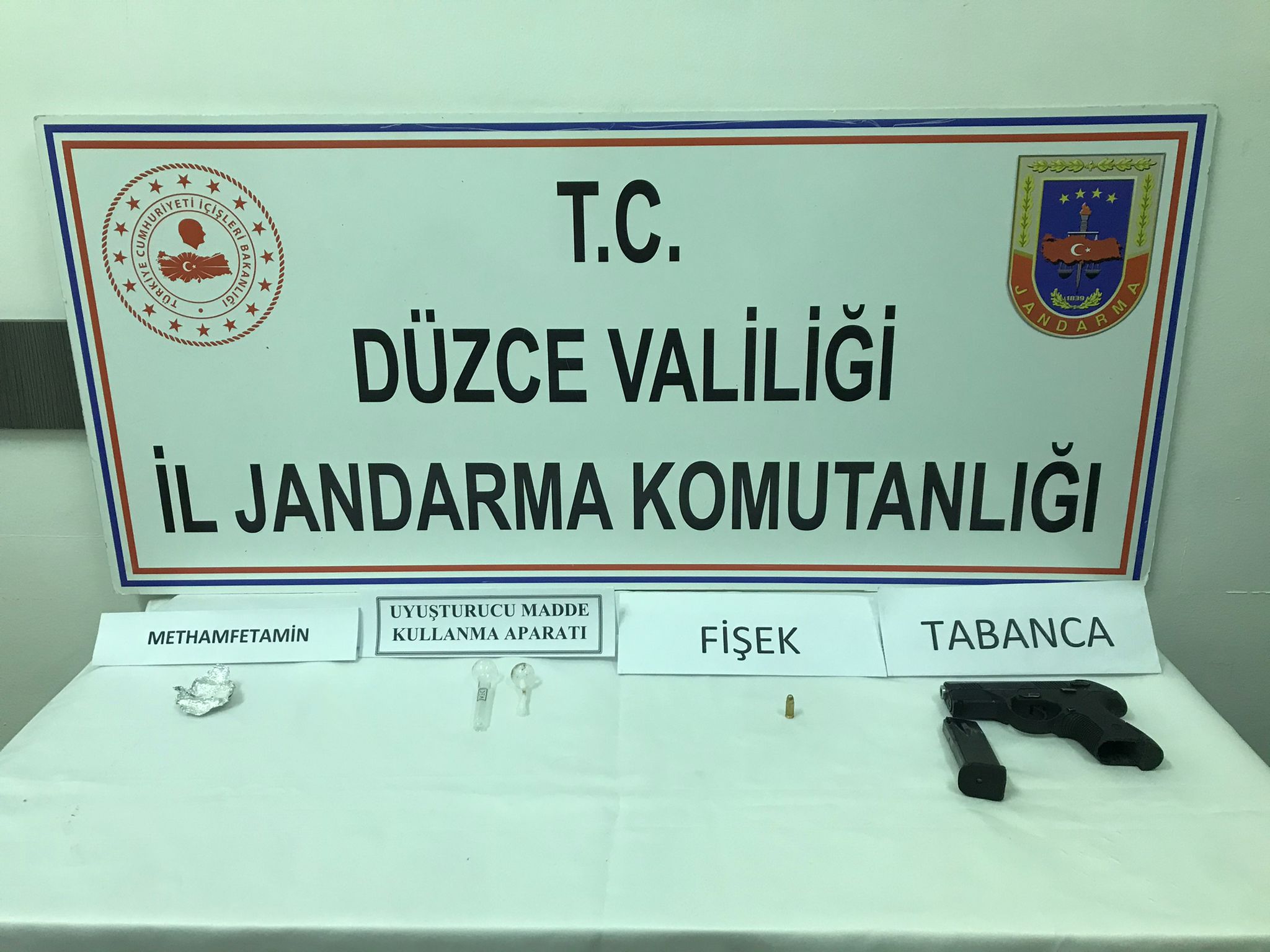 Jandarma ekipleri uyuşturucuya geçit vermiyor