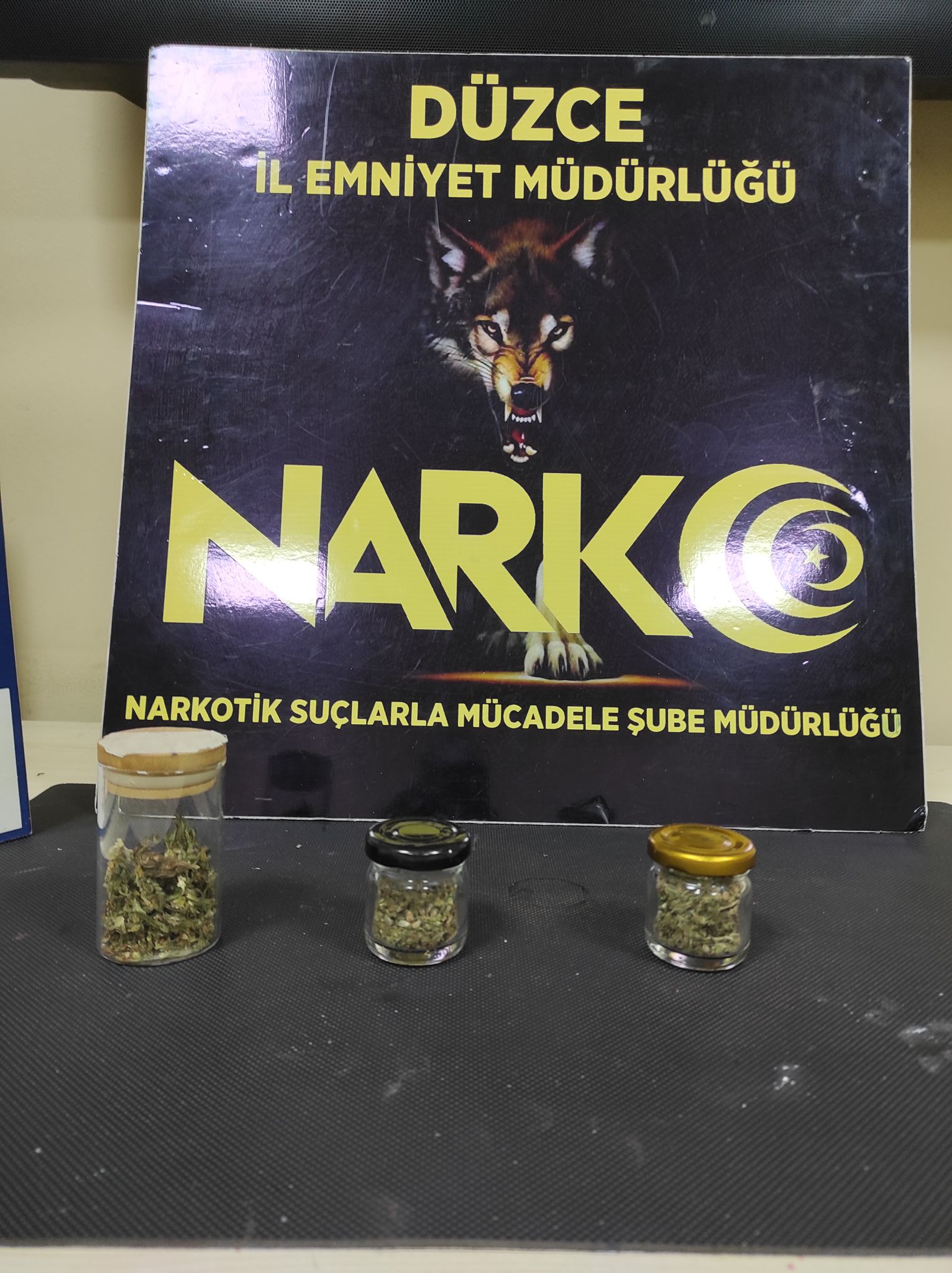 Kavanozlardan turşu yerine uyuşturucu çıktı