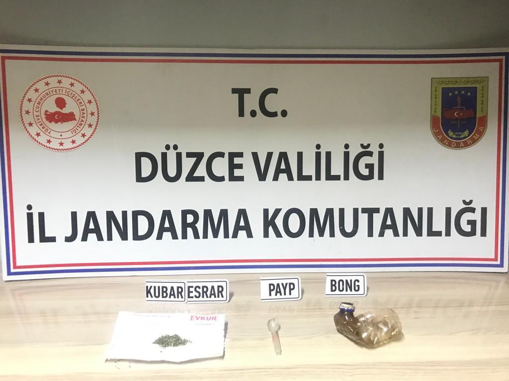 Narkotik köpeği ile yapılan aramada uyuşturucu bulundu