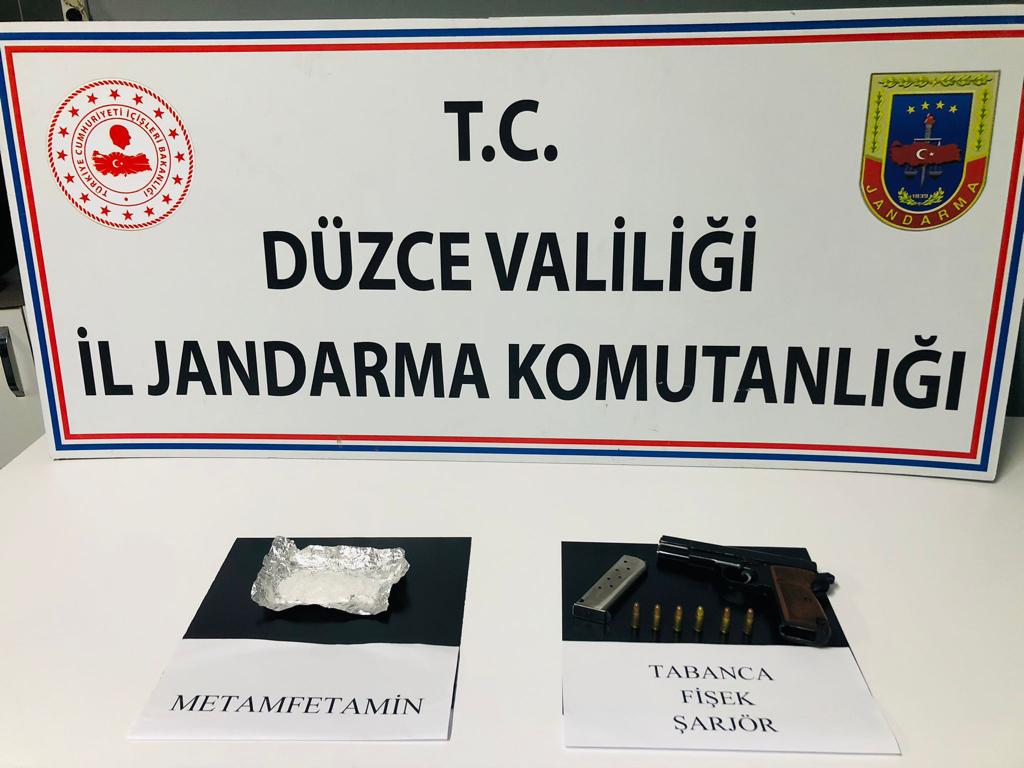 Jandarma uyuşturucu kullanıma geçit vermiyor