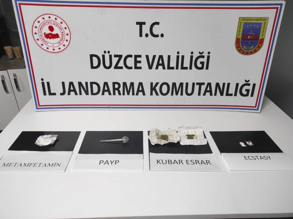 Şüphe üzerine durdurulan şahsın üzerinden uyuşturucu çıktı