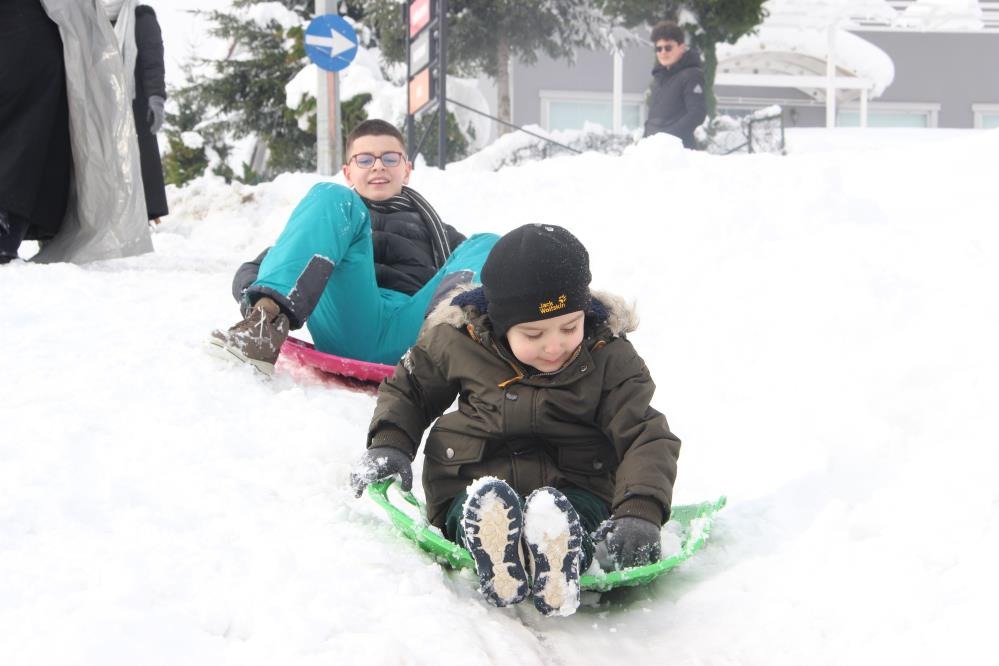 Düzce’de kar nedeniyle okullar yarın tatil