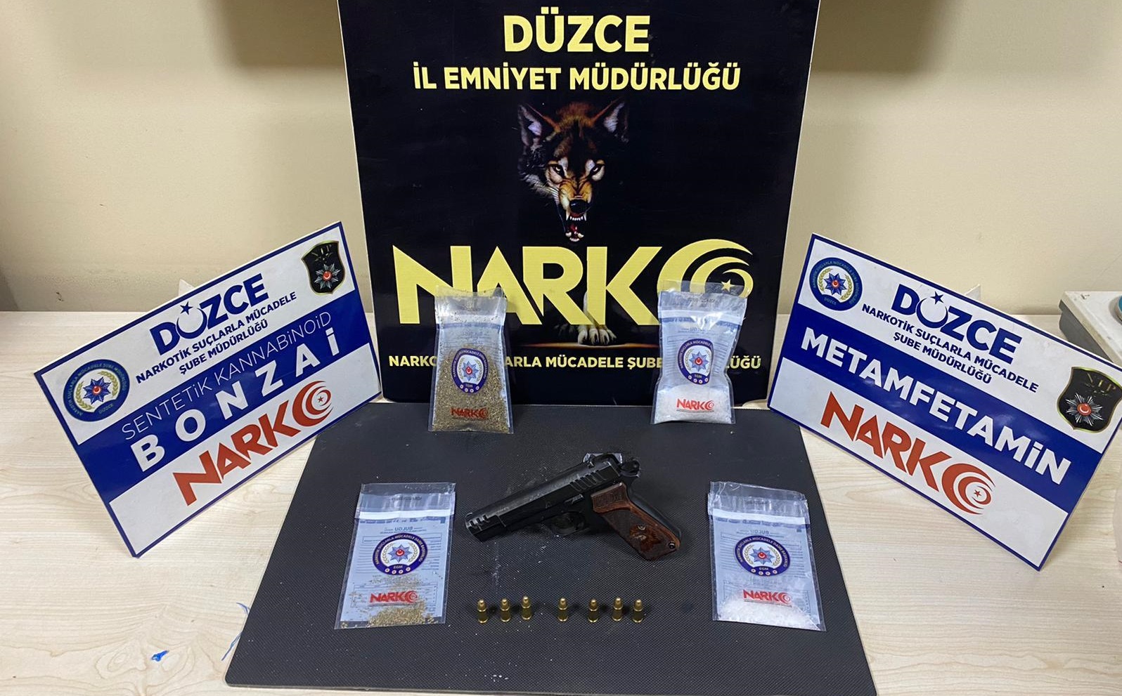 Gençleri zehirleyemeden yakalandı