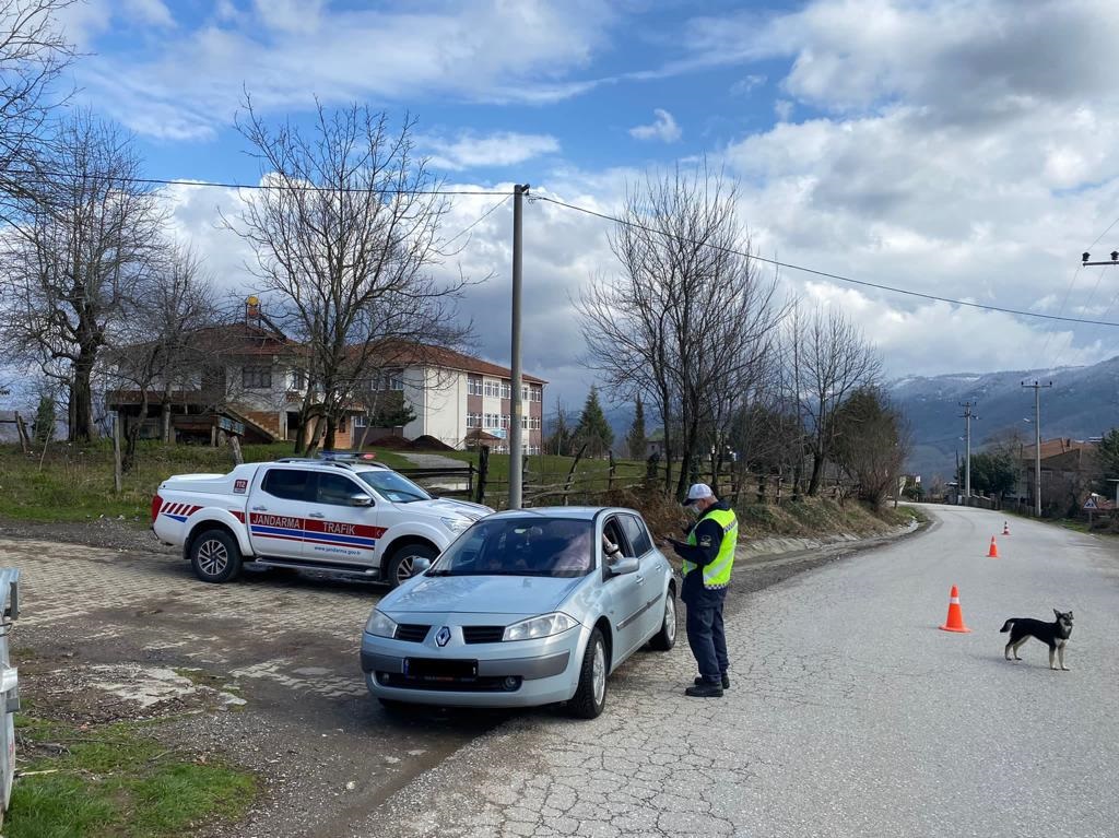 Jandarma trafik timlerinden sıkı denetim