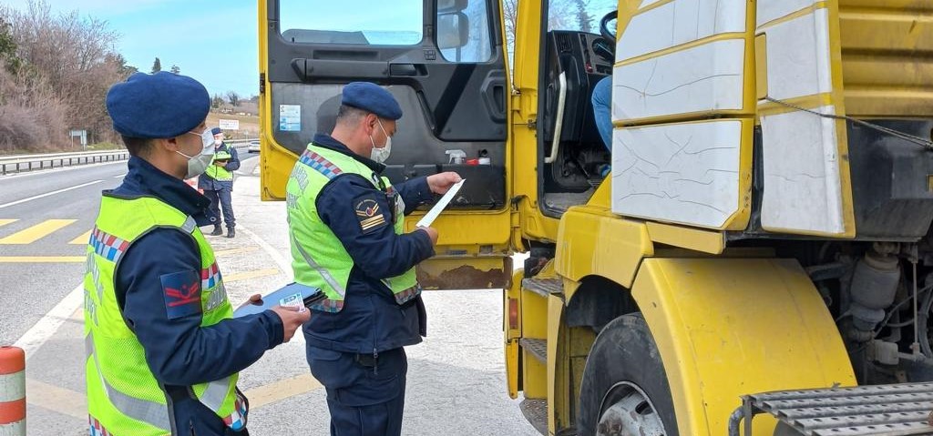 12 sürücüye 4 bin 898 TL ceza yazıldı