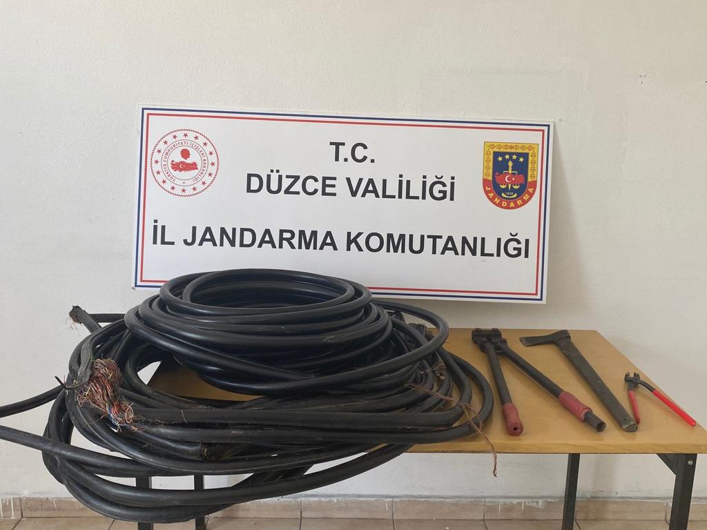Kablo hırsızı ormana kaçarak izini kaybettirdi