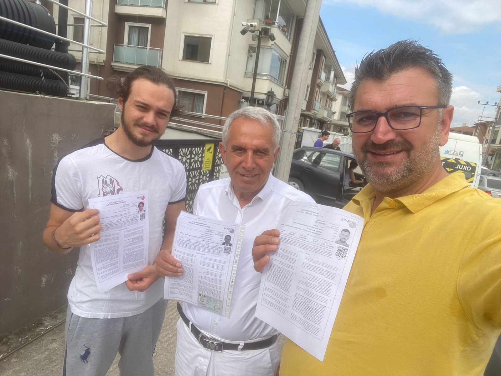 Baba, oğul ve torun birlikte sınava girdi