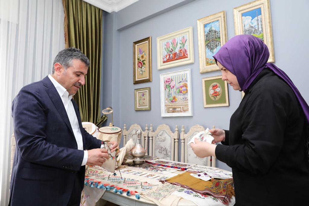 Vali Atay, işleme sanatkarı Dilber’in ürünlerini inceledi