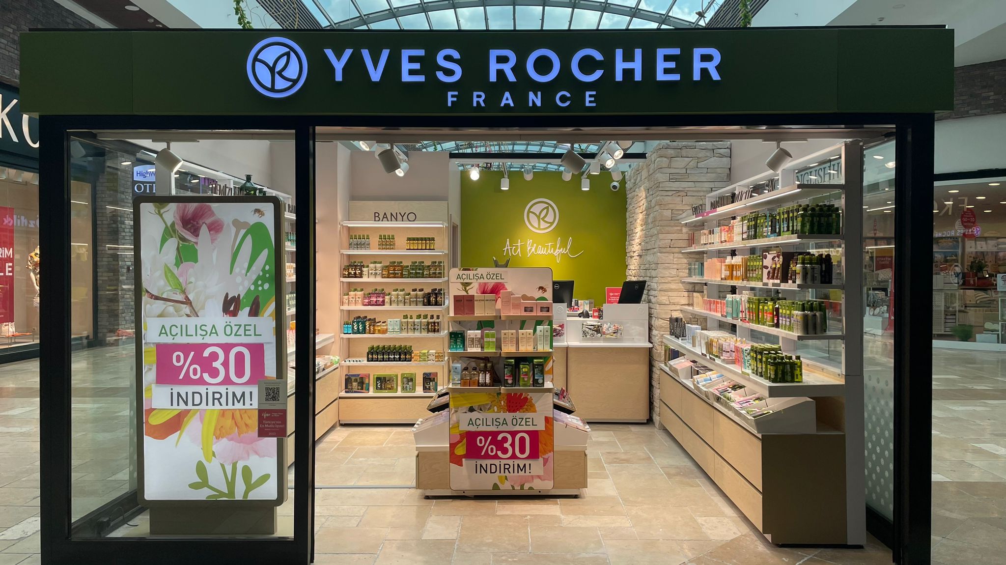 Highway AVM, yeni mağazalarla  büyümeye devam ediyor