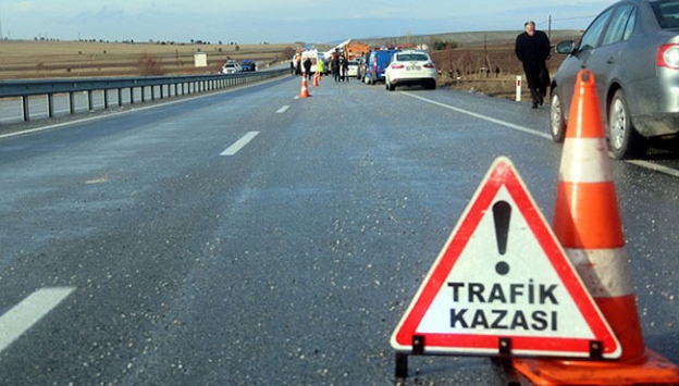 2 aracın karıştığı kazada 3 kişi yaralandı