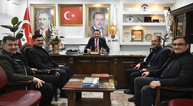 Müdürlerden AK Parti'ye kutlama ziyareti