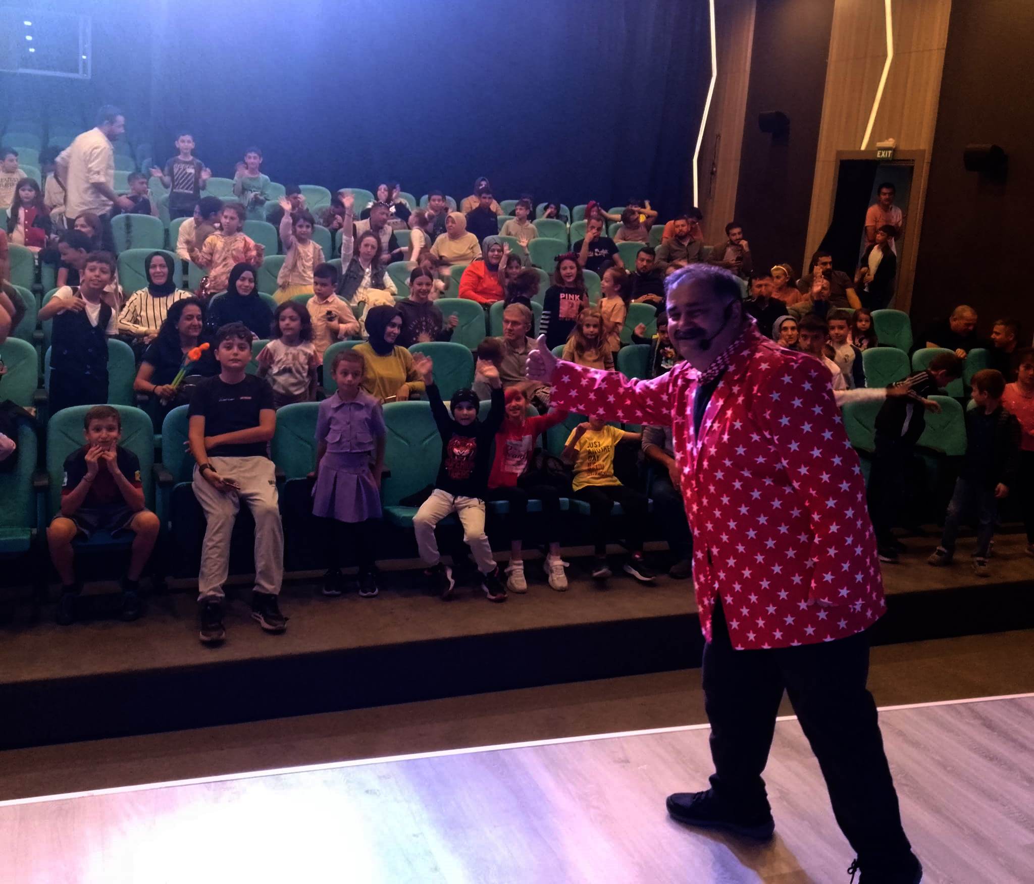 GÜLÜMSETEN YÜZLERLE EĞLENCE DOLU BİR GÜN