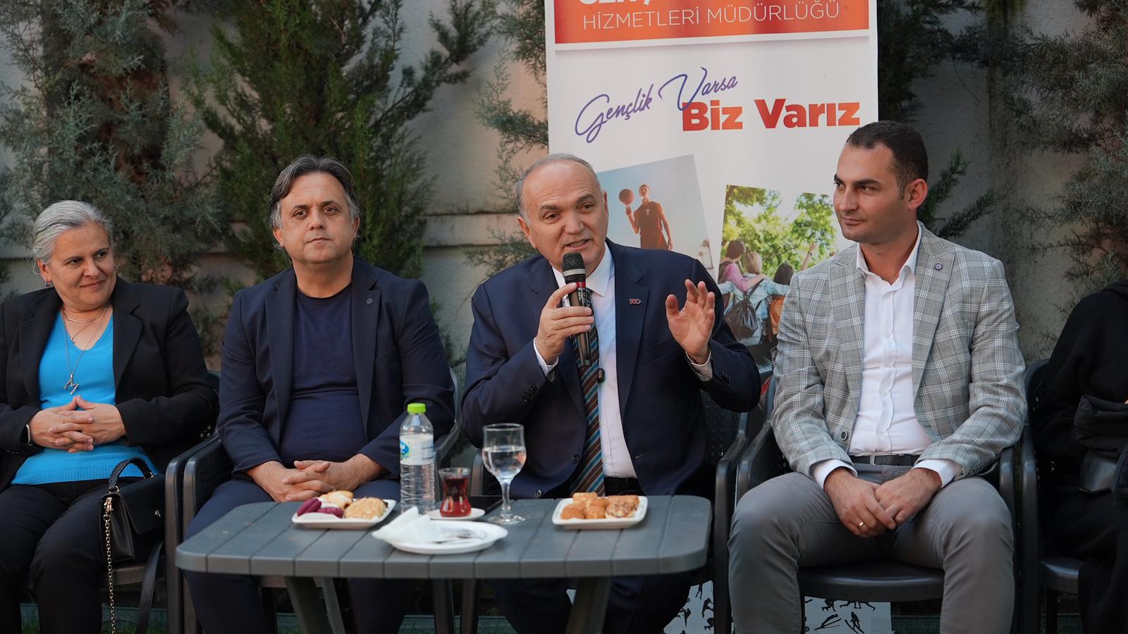 GENÇLERLE BİR ARAYA GELDİ