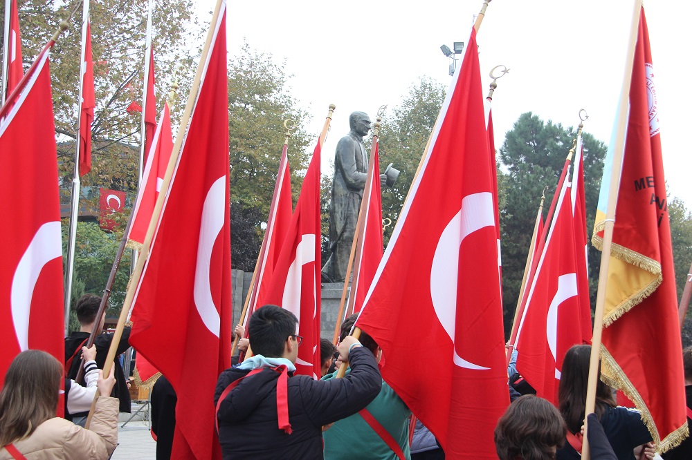 SAAT 9.5 GEÇE HAYAT DURDU