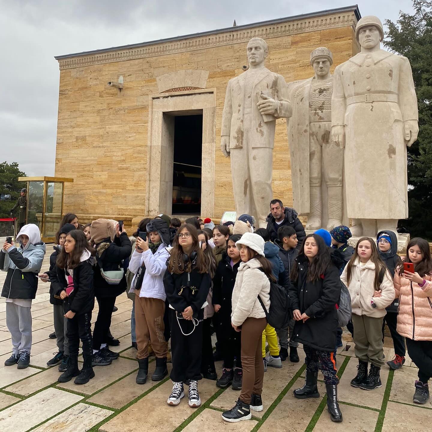 BAHÇEŞEHİRLİ ÖĞRENCİLER ANKARA’YI GEZDİ