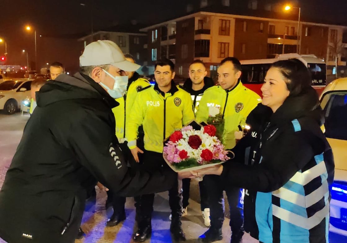 Kanser tedavisi gören polise doğum günü sürprizi