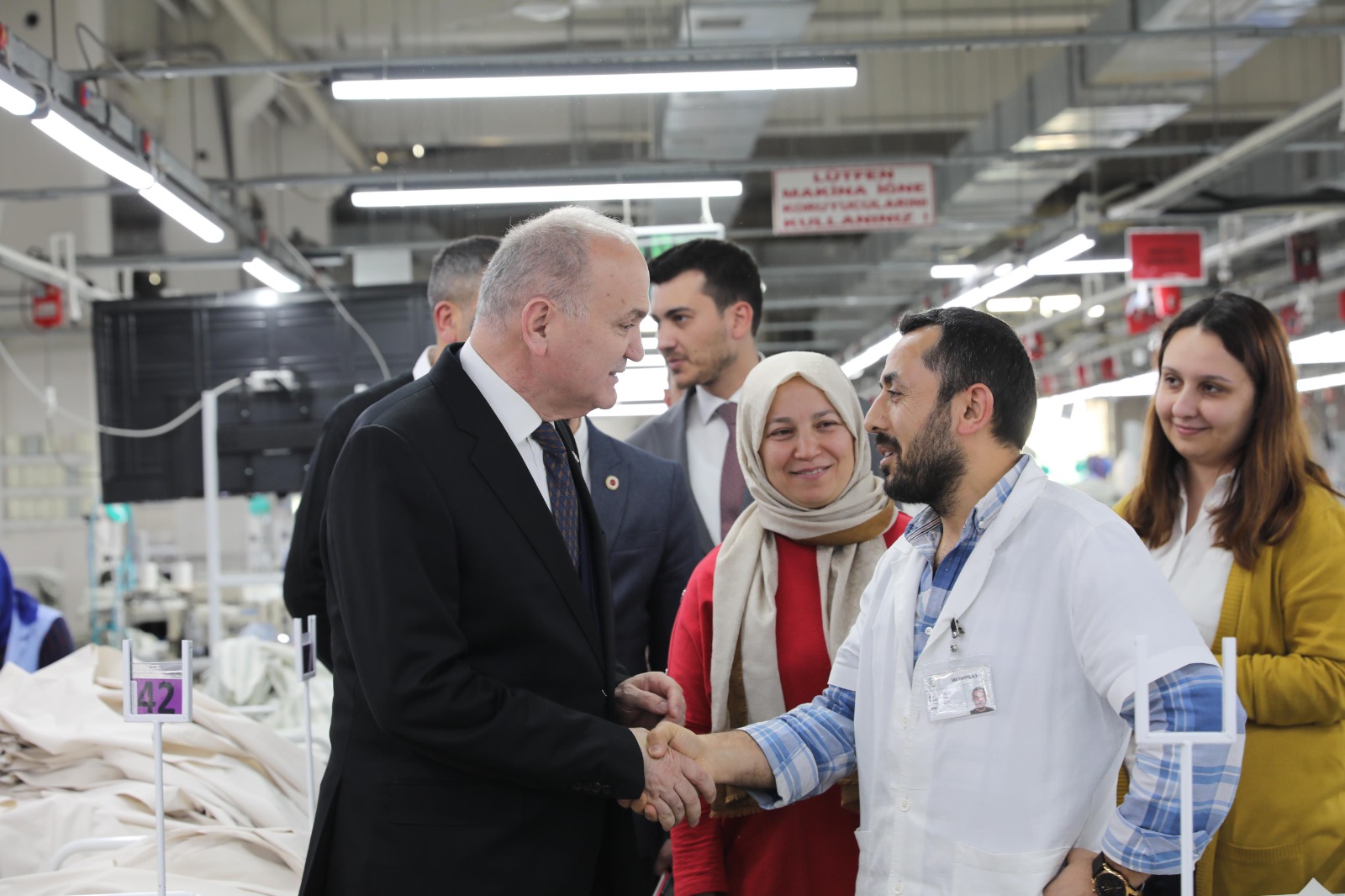 Özlü sahadan ayrılmıyor