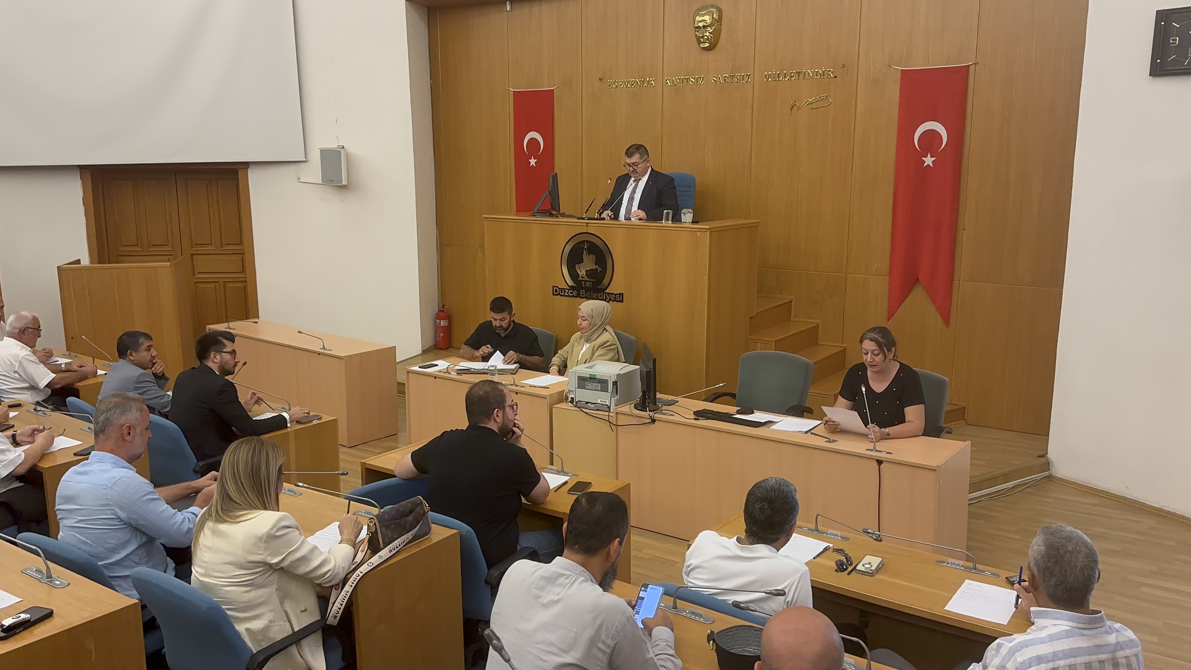 Düzce belediye meclisi olağanüstü toplandı