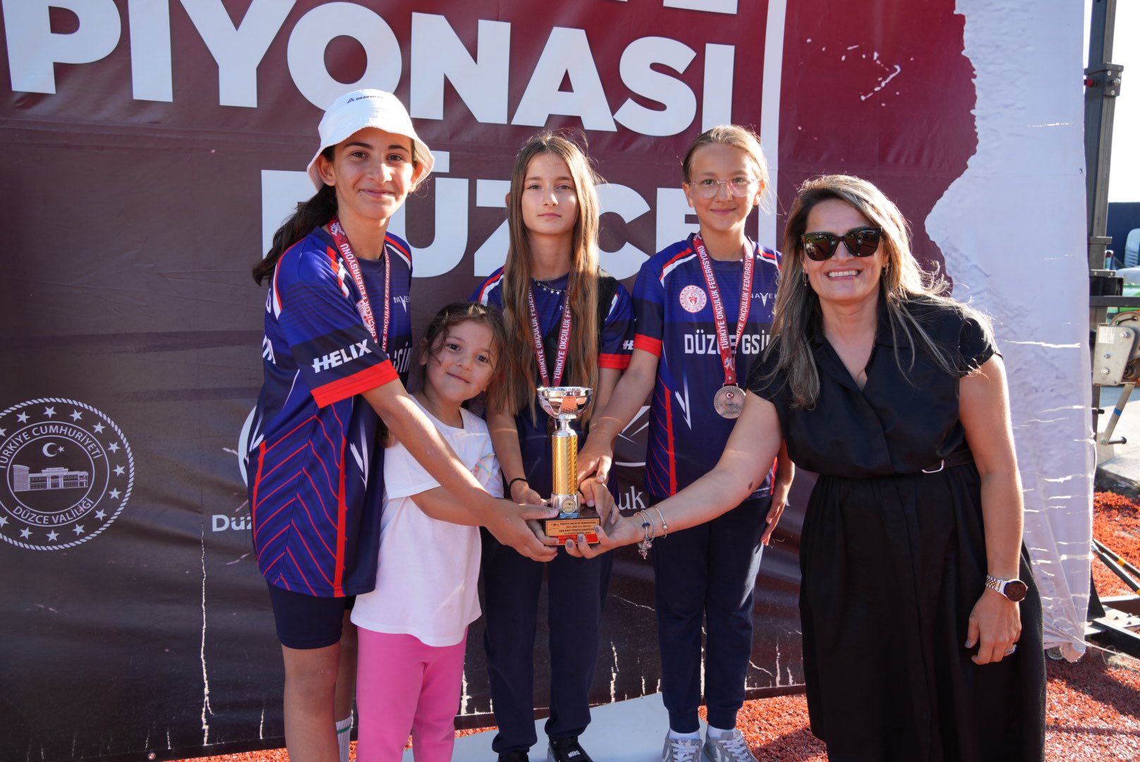 Düzceli okçular kürsüde