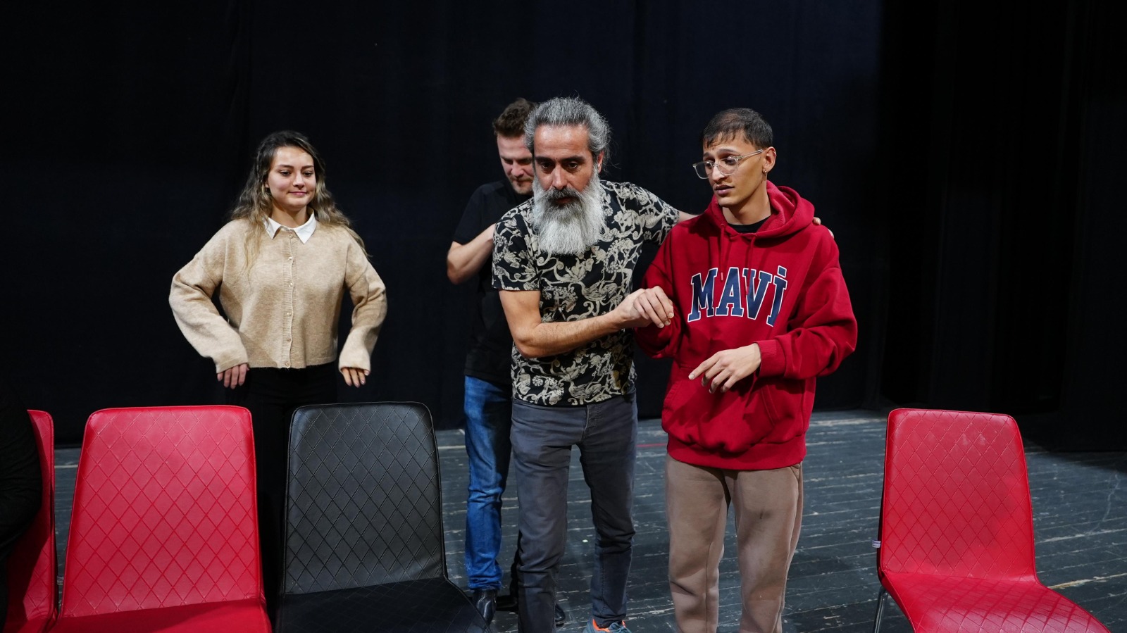 Yeni oyuncular arıyor