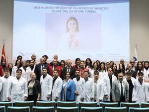 Öğrenciler beyaz önlüklerini giydi