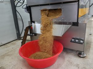 Düzce’de gıda artıkları sokak hayvanlarına mama oluyor