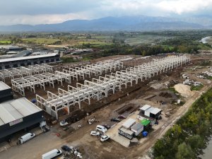 162 dükkanın altyapı ve üstyapısı eş zamanlı ilerliyor