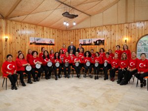 Düzce ritim grubu hem çaldı hem söyledi