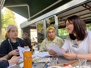 Kusursuz kafe çalışanlarıyla uno oynadılar