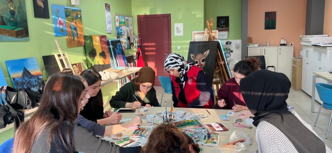 Kitap ayraçlarını kendileri yapıyor