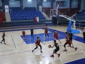 Düzce’de U-14 erkekler basketbol yerel lig heyecanı başladı