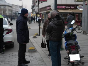 Kurallara uymayan sürücülere 993 TL ceza kesildi