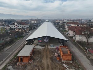 Fuar alanı ve tuhafiyeciler pazaryerinde yoğun tempo