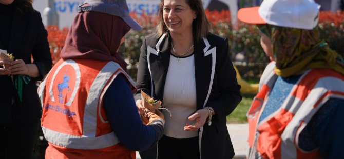 Belediye personellerine kadınlar günü sürprizi