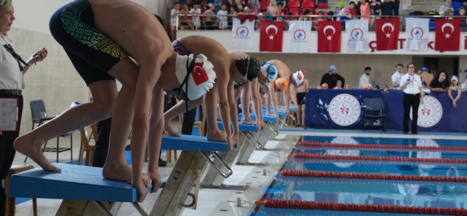 23 Nisan için kulaç attılar