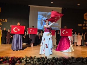 Yeşilçam Defilesi çok beğenildi