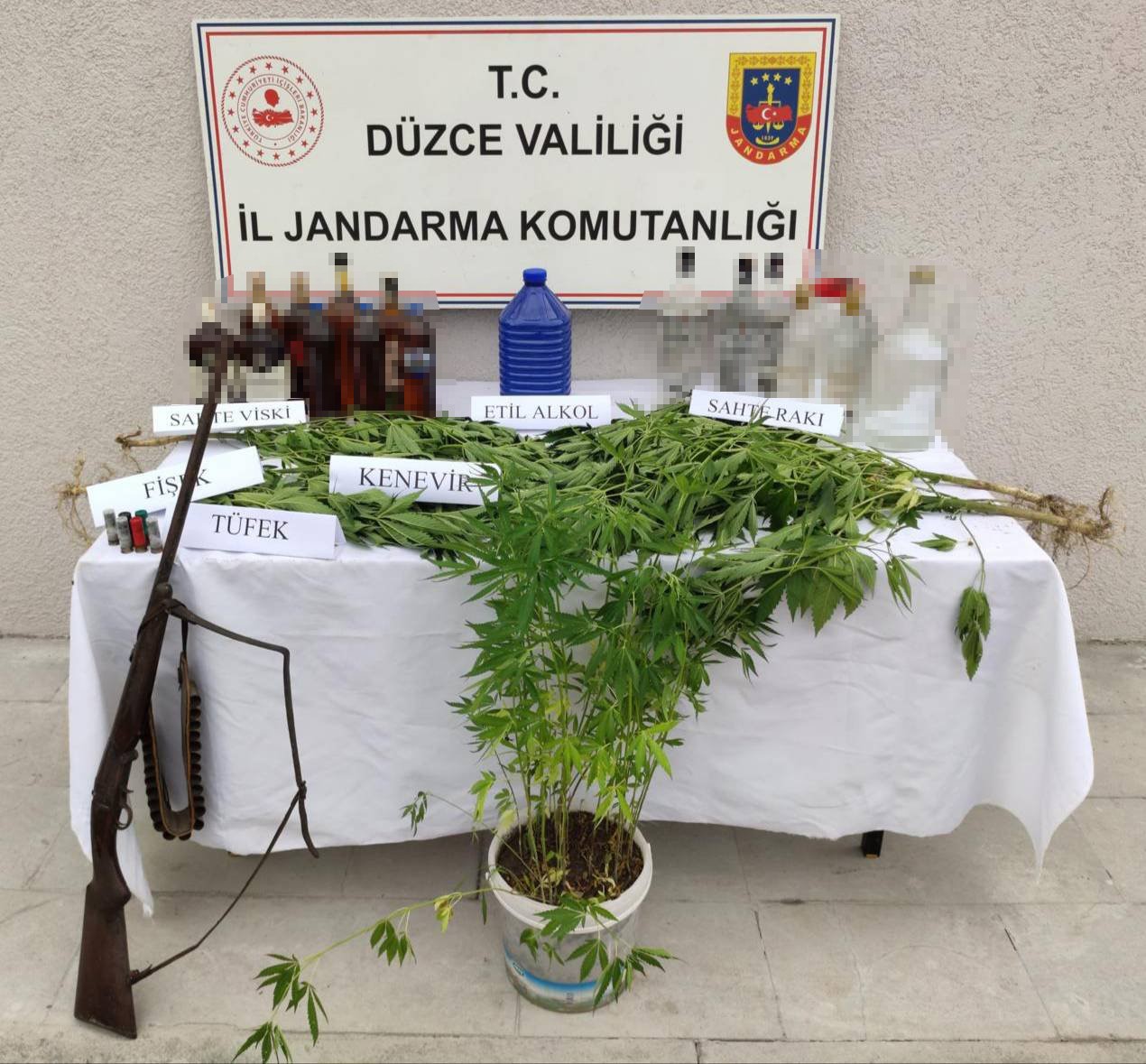 Uyuşturucu satıcısı 3 kişi tutuklandı