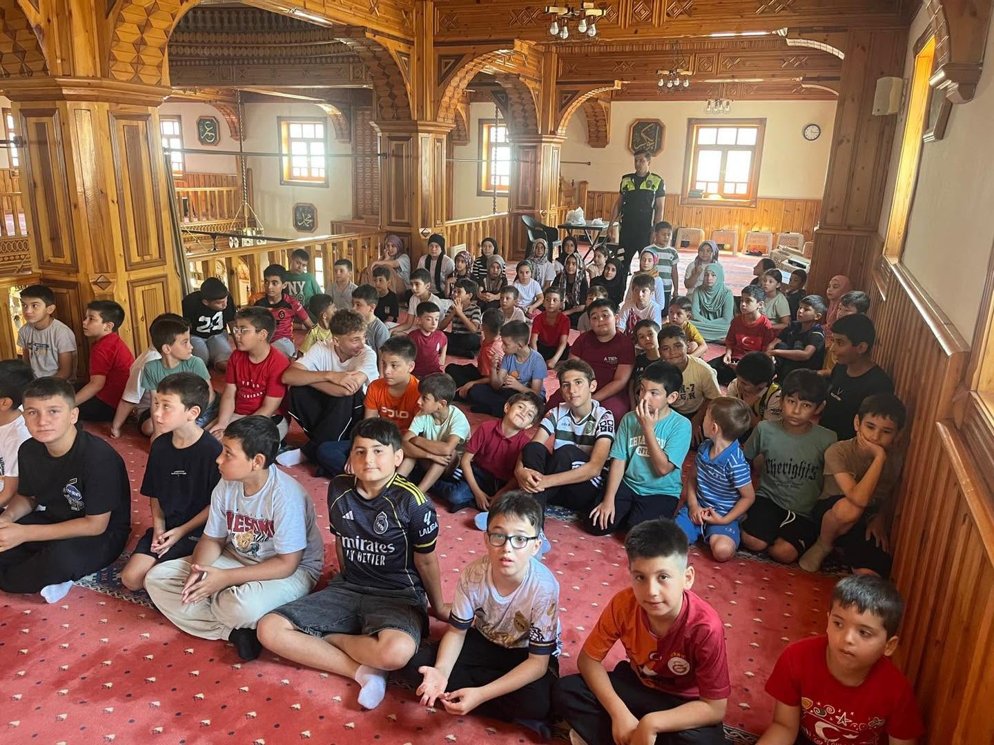 Kur’an kursu öğrencilerine trafik bilinci eğitimi